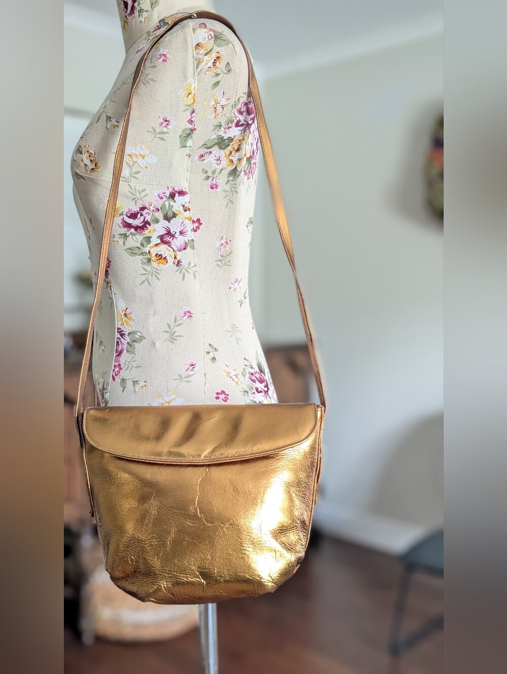 Coret Gold Leather Crossbody Bag - Classic Metallic Shoulder Bag